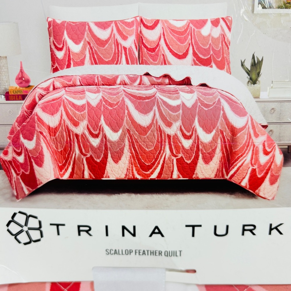 NWT TRINA TURK Scallop Feather Quilt Set - Full/Queen
